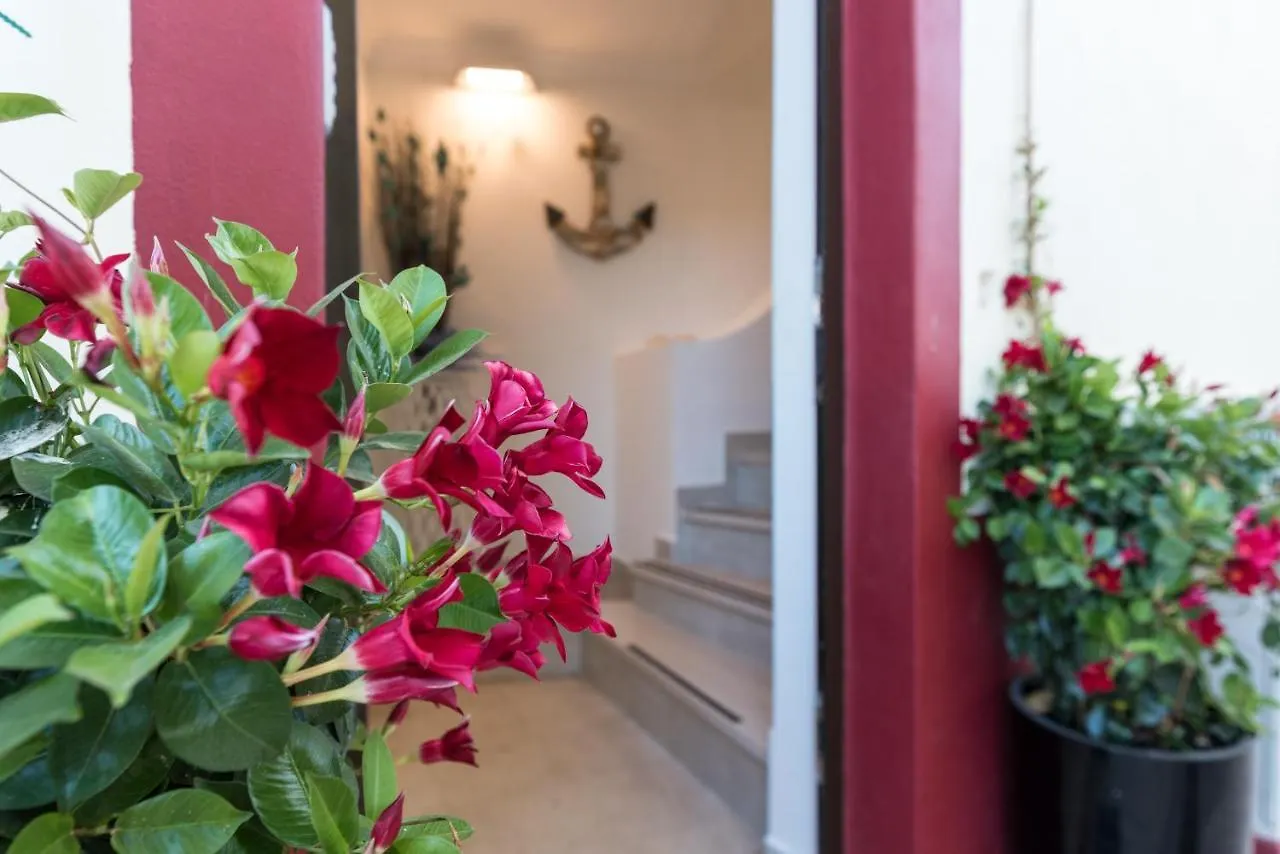 Alojamento de Acomodação e Pequeno-almoço Suites @ Portarade Ferragudo